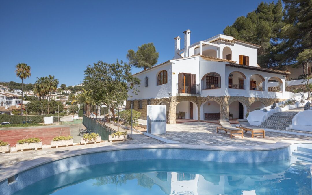 Villa de Lujo Cerca del Mar y de Nucléo Urbano