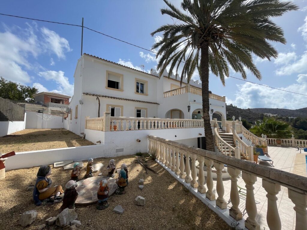 VILLA EN PORTET CON VISTAS PANORAMICAS MUY CERCA DEL MAR