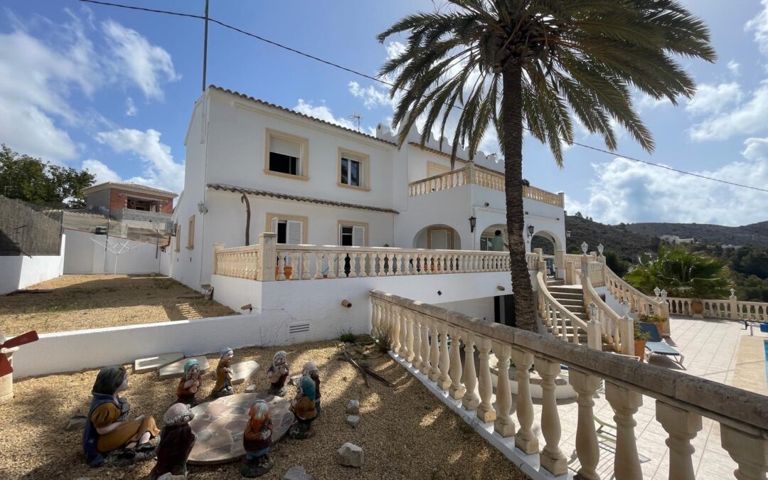 VILLA EN PORTET CON VISTAS PANORAMICAS MUY CERCA DEL MAR